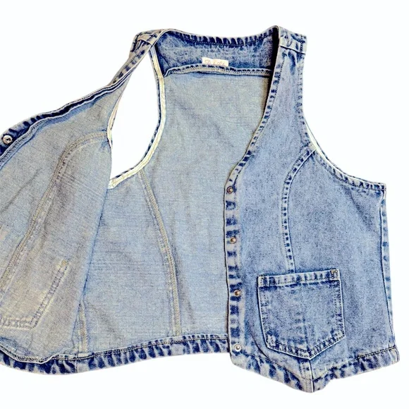 PINK LILY Women’s Size Large Denim Sleeveless Button-Up Vest - Picture 3 of 6